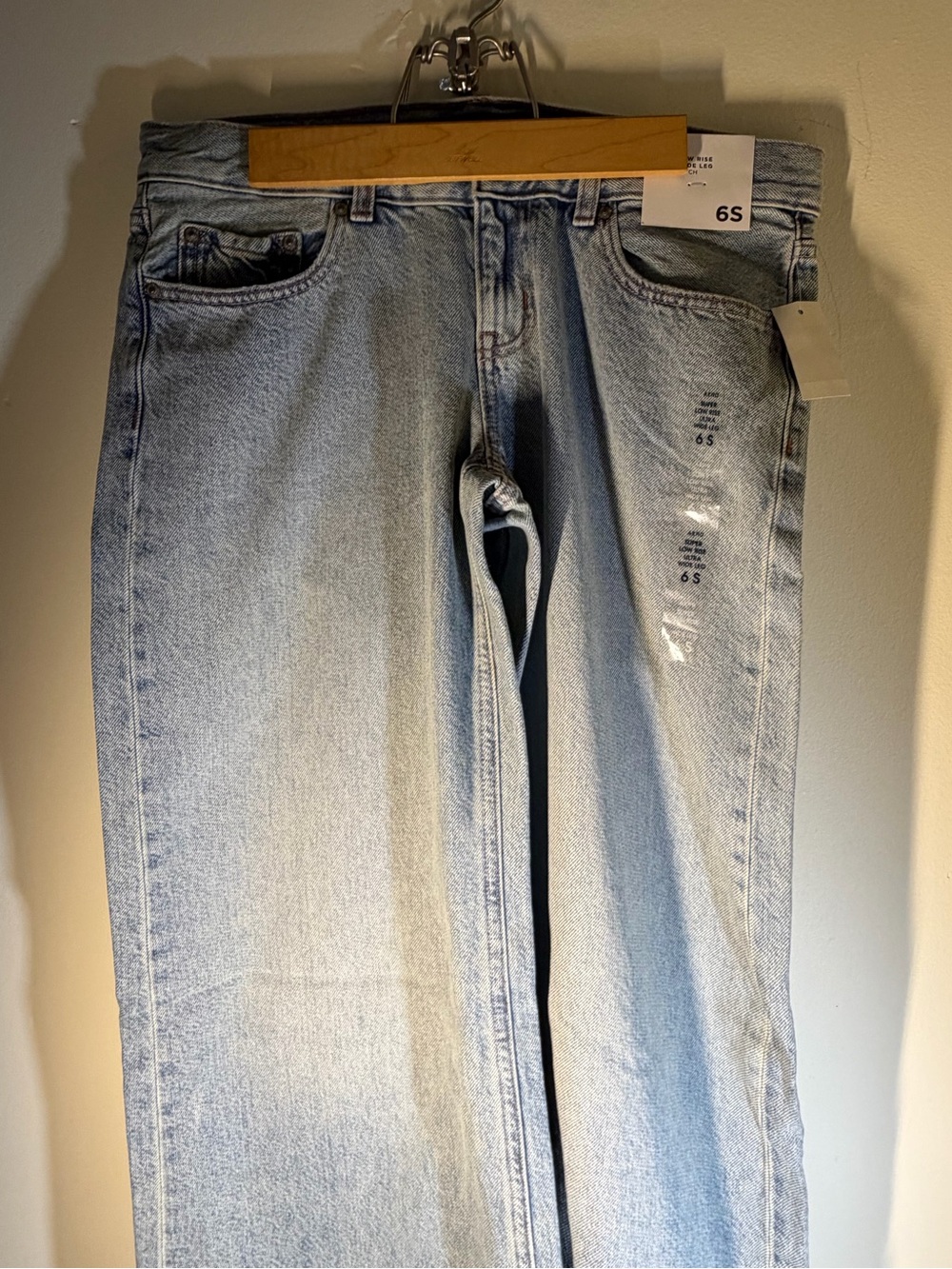 Aeropostale Aero Ultra Low Rise Wide Leg Light Wash Short 6 Denim Jeans